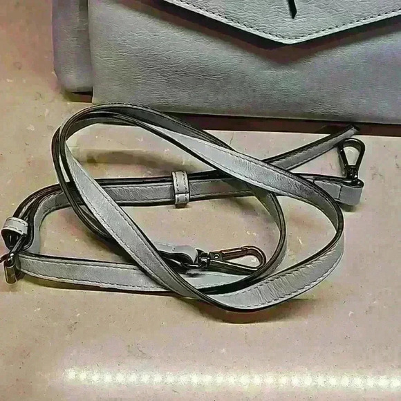 Simply Vera Vera Wang Faux Leather Baby Blue Satchel Crossbody with Poly Lining - Picture 3 of 8